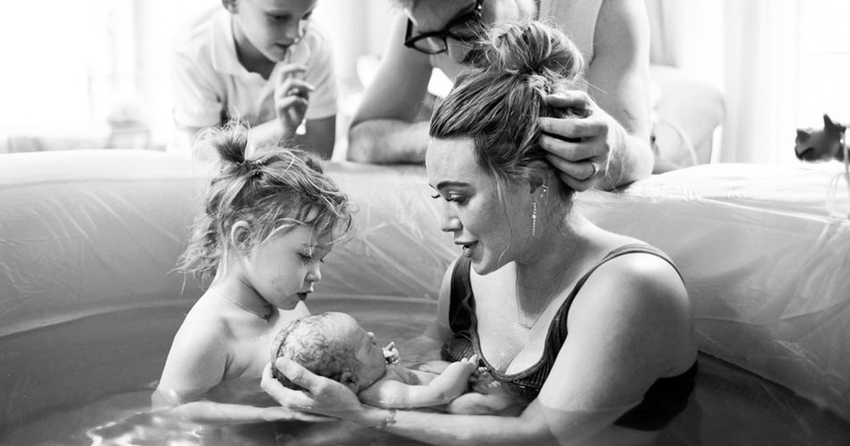 Hilary Duff ujawnia, dlaczego chciała, aby jej 9-letni syn oglądał jej poród Hilary Duff ujawnia, dlaczego chciała, aby jej 9-letni syn oglądał jej poród