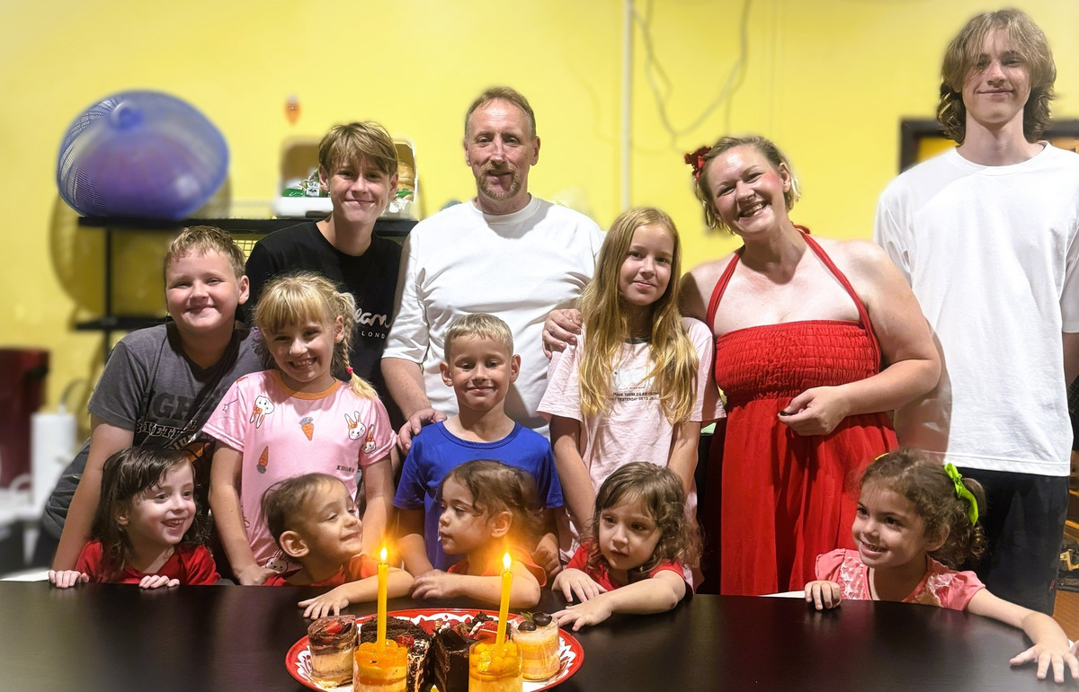 „Odebrało mi mowę!” Rodzina z 11 dzieci przeprowadziła się z Polski do Tajlandii i oniemiała na widok rachunku za prąd