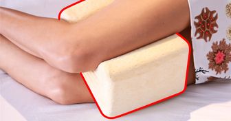 Co może się stać z twoim ciałem, jeśli będziesz spać z poduszką między kolanami