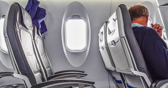 Ekspert ds. podróży wyjaśnił, czy pasażer powinien zmienić miejsce w samolocie, aby rodzina mogła usiąść razem