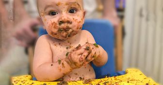 Dlaczego powinieneś pozwalać dziecku robić bałagan podczas jedzenia