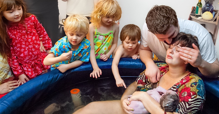 Dlaczego coraz więcej kobiet decyduje się na poród domowy