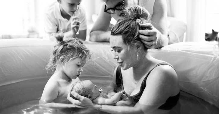 Hilary Duff ujawnia, dlaczego chciała, aby jej 9-letni syn oglądał jej poród