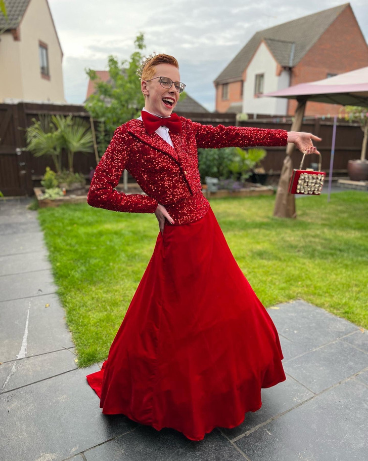 Boy wears a red suit with sequins and a red long skirt.